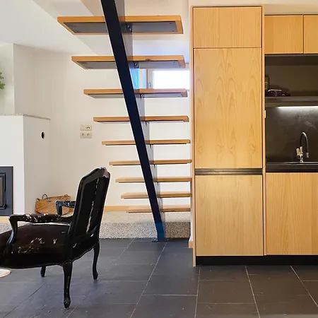 Entire At 1506m Fireplace Sleeps 16 בקתה